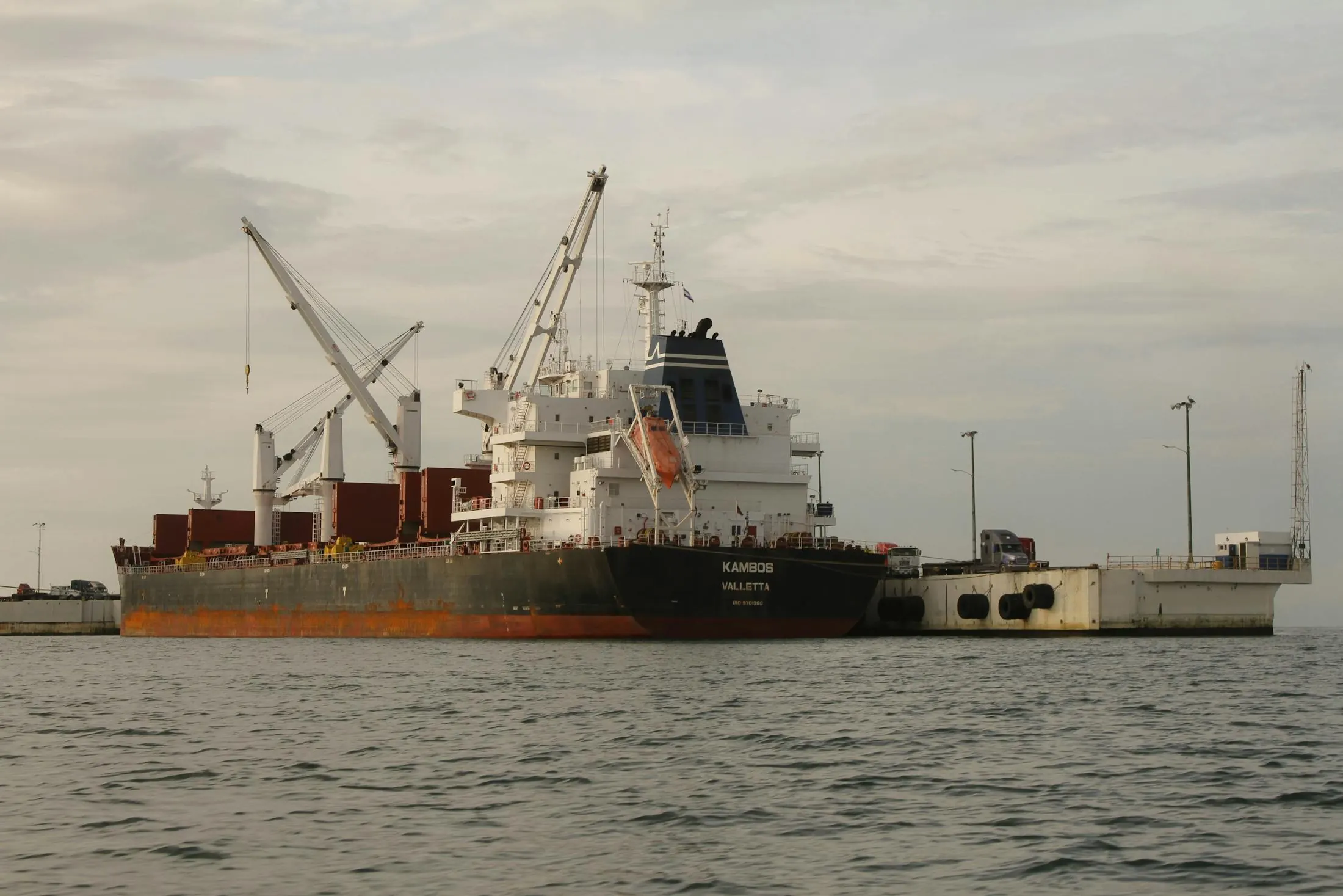 Bulk carrier port operation